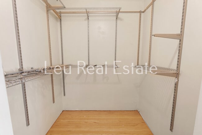 Building Photo - 6640 S Land Park Dr