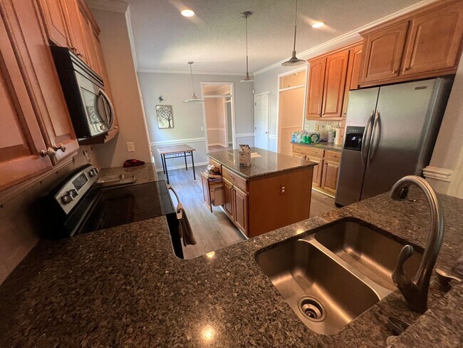 Building Photo - Room in Single Family Home on Daingerfield Dr