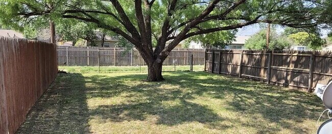 Building Photo - Cute 2 bed 1 bath!