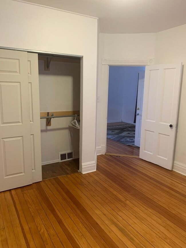 Building Photo - Cozy 2 Bedroom in Ivywild