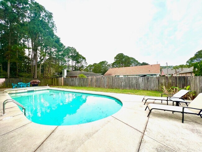 Building Photo - 30 Bay Walk Ct