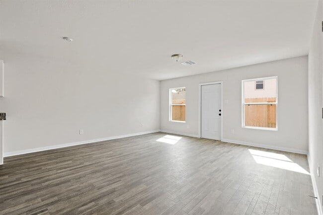 Building Photo - 15560 Taylor Crst Dr