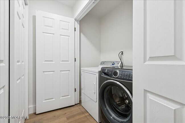 Building Photo - 18 Oak Knl Dr