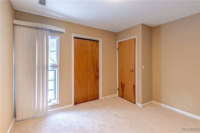 Building Photo - 1105 Youngs Rd