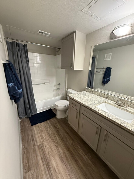 Building Photo - 1201 E Park Blvd