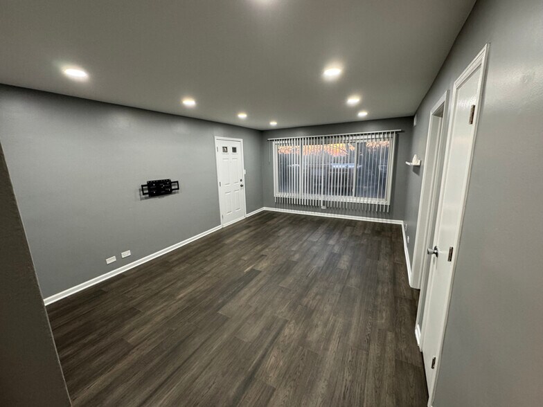 Building Photo - 4911 N Harlem Ave