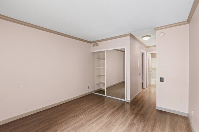 Building Photo - 5460 White Oak Ave
