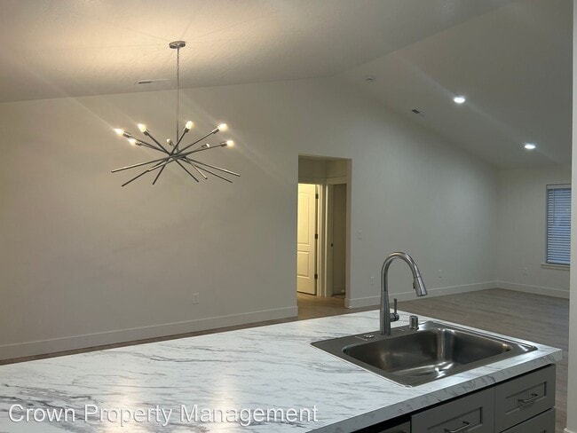 Building Photo - 3 br, 2 bath House - 10501 Chinook Dr.