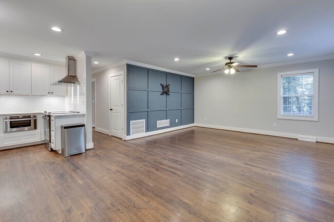 Building Photo - Cute & Private 3BR Home Ready for Move-In