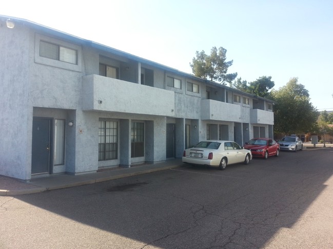 Building Photo - 7th St Villas