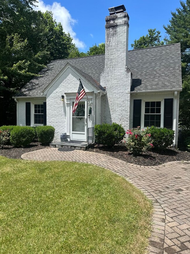 Building Photo - 3 bedroom 2 bath house in Blacksburg