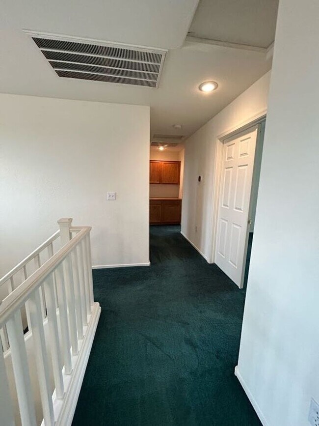 Building Photo - A Fabulous 3 Bedroom Home in Seven Hills