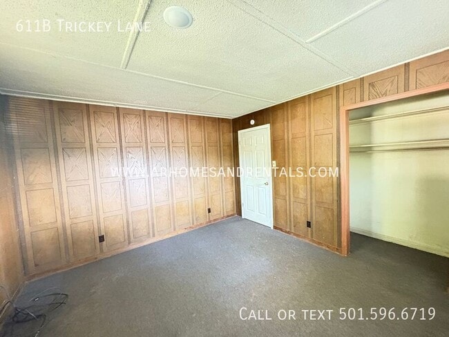 Building Photo - 611 W Trickey Ln