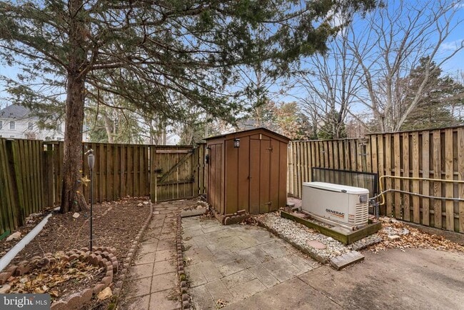 Building Photo - 5052 Cliffhaven Dr