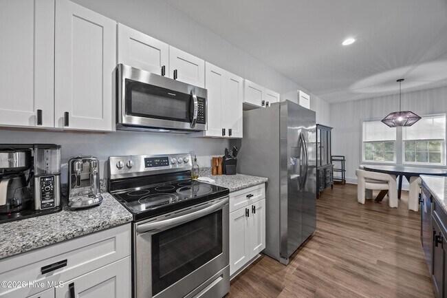 Building Photo - 521 N Hale St