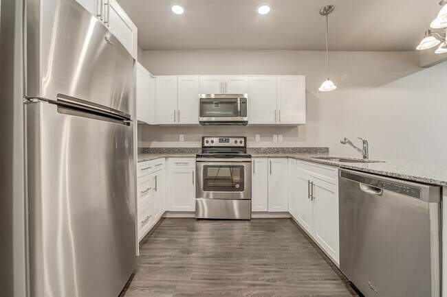 Building Photo - 624 E 300 N