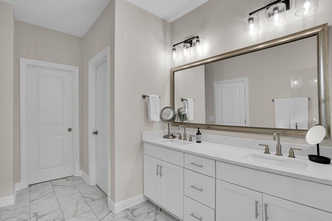 Building Photo - Bull Street District 3 Bedroom 3.5 Bath