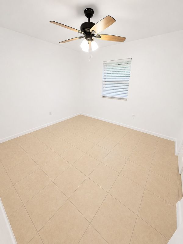 Building Photo - 1712-1712 NE 71ST PLACE