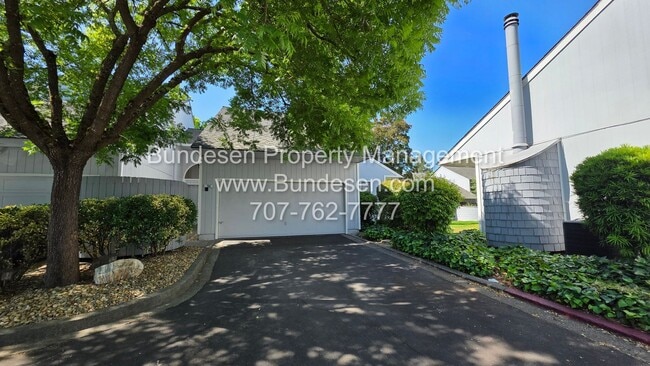 Primary Photo - Charming Condo in Plum Tree Subdivision - ...