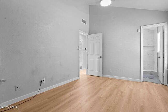 Building Photo - 6640 Star of India Ln