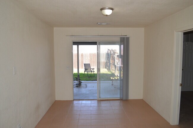 Building Photo - 15290 Sunset Dr