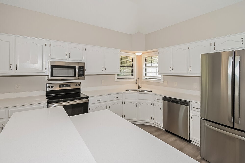 Building Photo - 822 White Pine Dr