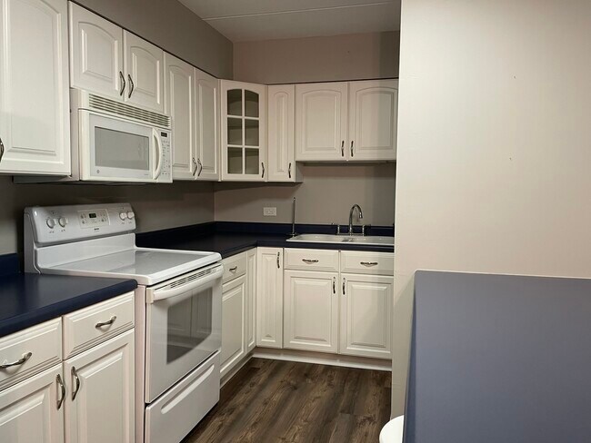 Building Photo - 5125 Blodgett Ave