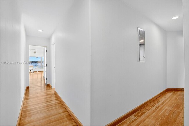 Building Photo - 2910 N Flagler Dr