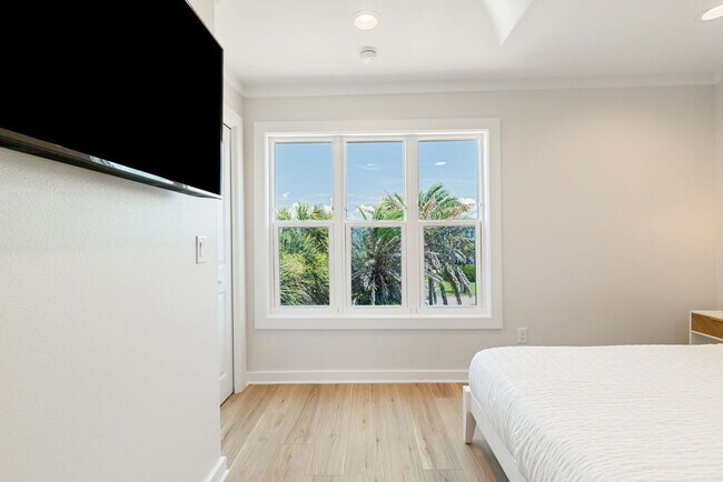 Building Photo - 100 S Spooky Ln