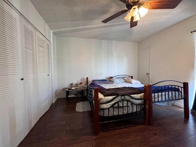 Building Photo - 1100 SE 4th Ave