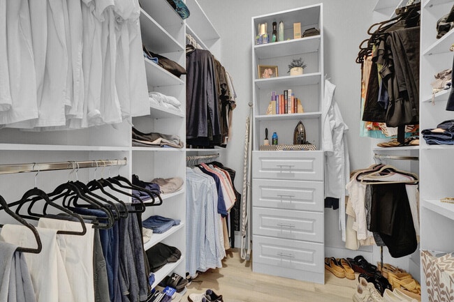 Building Photo - 875 SE 13th Ave