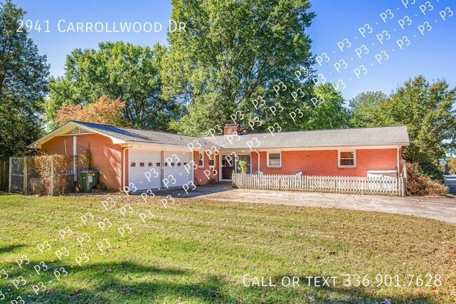 Building Photo - Spacious 3 Bedroom - Call Leasing Agent Li...