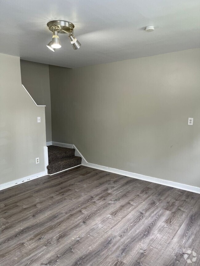 Building Photo - 422-426 Cedar Drive