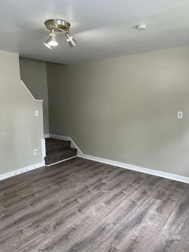 Building Photo - 422-426 Cedar Drive