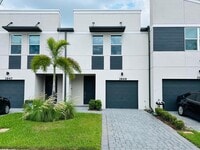 Building Photo - 3949 SE Mentmore Ln