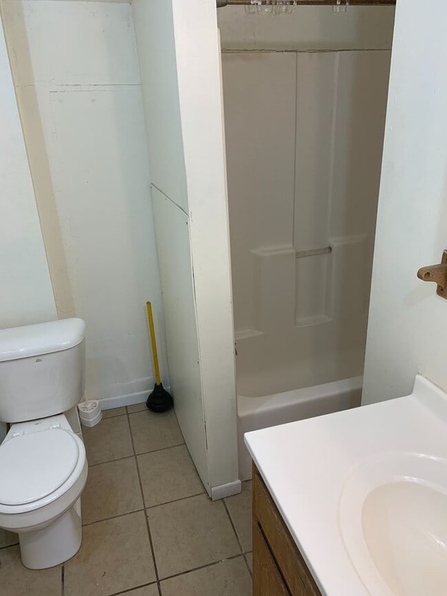 Building Photo - LARGE HOUSE IN CEDAR FALLS  fenced yard, deck, washer / dryer, central air,