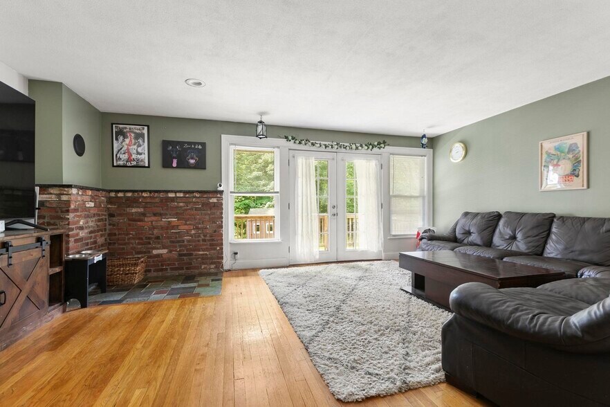 Building Photo - 5 Robinlea Cir