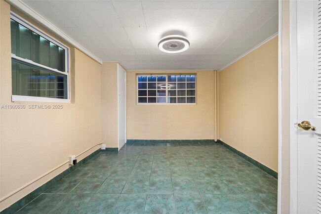 Building Photo - 6150 SW 15th St