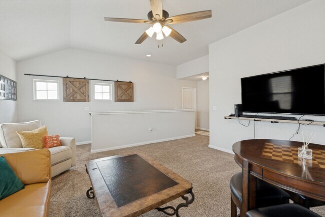 Building Photo - BEAUTIFUL 4-BEDROOM HOME IN NORTHEAST CROSSING