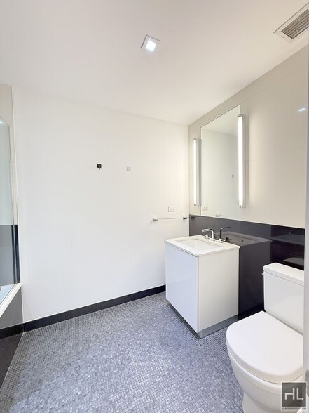 Building Photo - 666 West End Ave