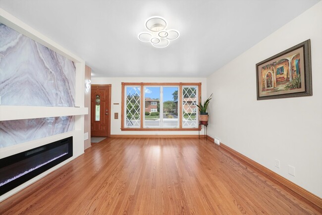 Building Photo - 1412 Balmoral Ave