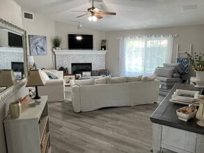 Building Photo - 11097 Barbizon Cir E