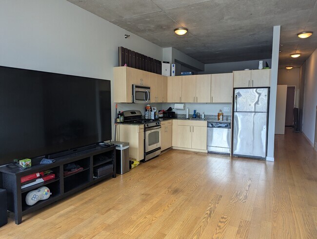Building Photo - 235 W Van Buren St