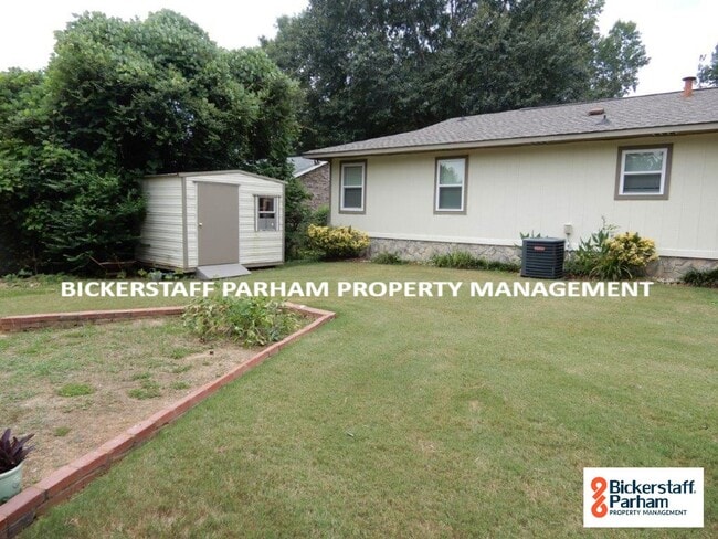Building Photo - 4 Bedroom 2 Bath Located Off Of Double Chu...
