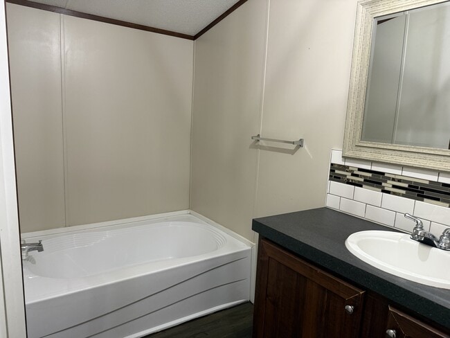 Building Photo - 200 Royalwood St