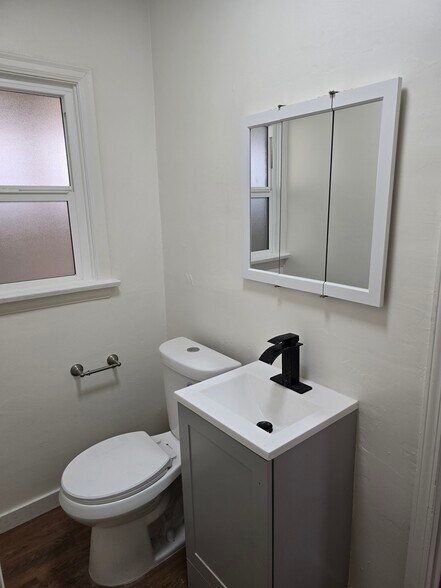 Building Photo - 4527 Esther St