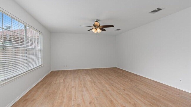 Building Photo - 5017 Cleves St
