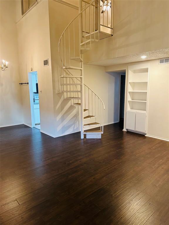 Building Photo - 2401 Leon St