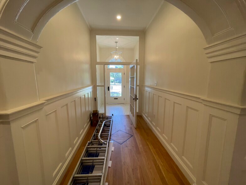 Building Photo - 1716 Beacon St