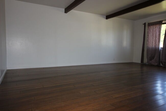 Building Photo - 3 Bedroom home for Rent